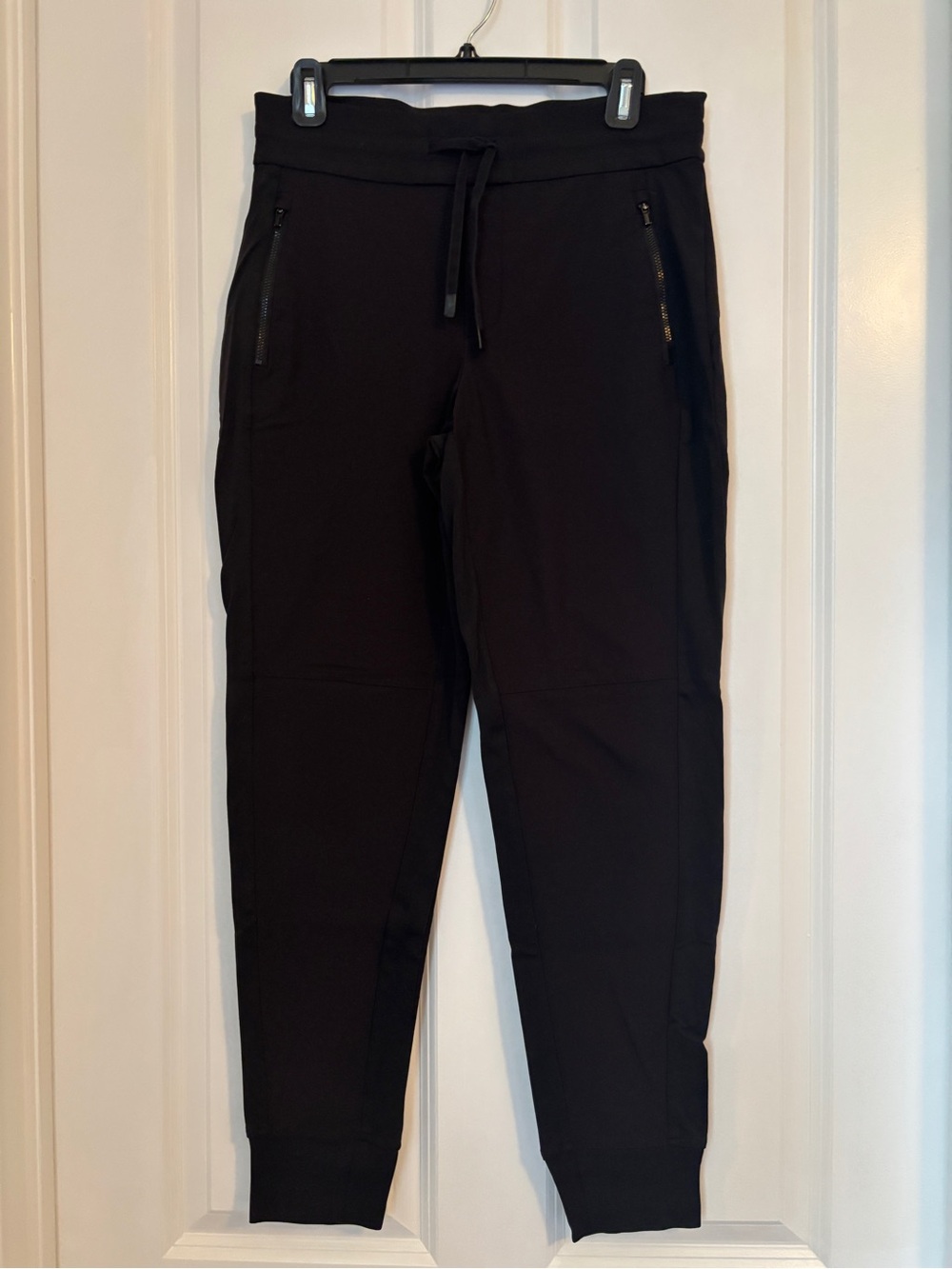 Athleta - Women’s Headlands Hybrid Trek Black Jogger Pants with Zipper Pockets 6
